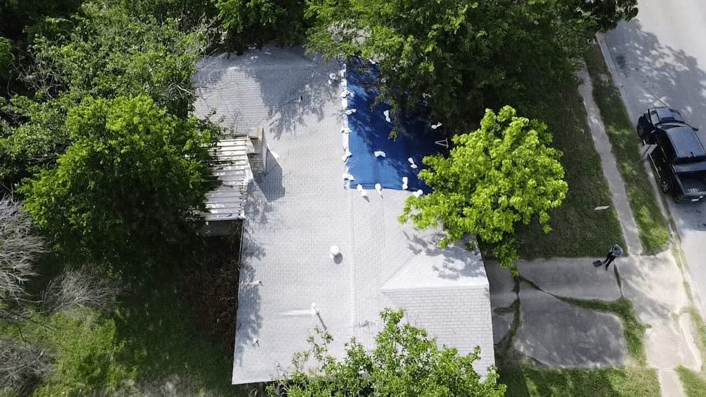 asphalt roofing contractor